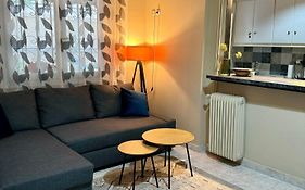 Cozy Home In Nea Smirni